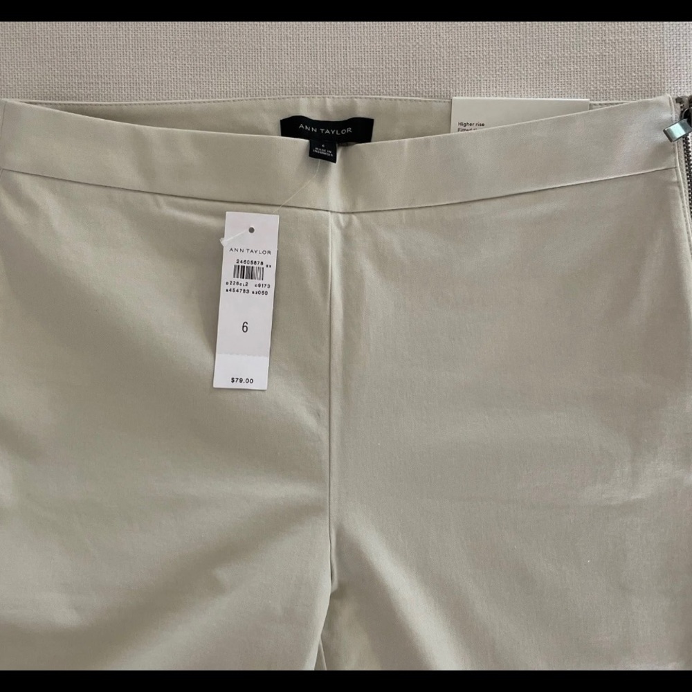 NEW Ann Taylor Dress Pants. Women’s size 6. Skinny Leg; ankle length, bi-strech.